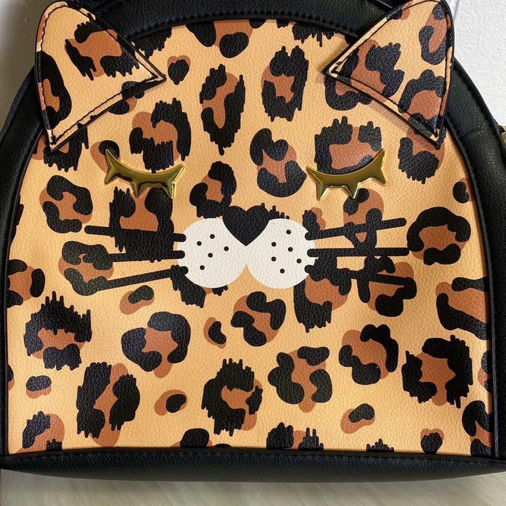 Hersey Johnson Luv Cheetah Face Bag NWOT